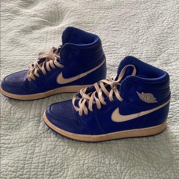 Air Jordan 1 Hyper Royal - Picture 1 of 8